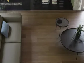 Tavolino rotondo con base in metallo Floyd di Doimo Salotti