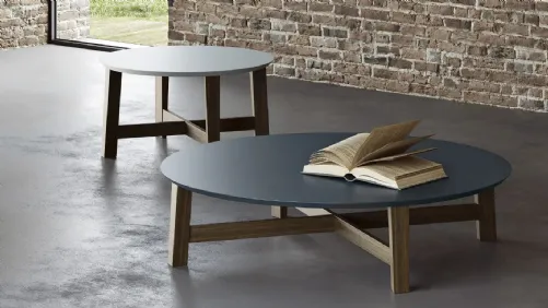 Tavolino Evan con top in MDF pantografato e base in legno massello di Doimo Salotti
