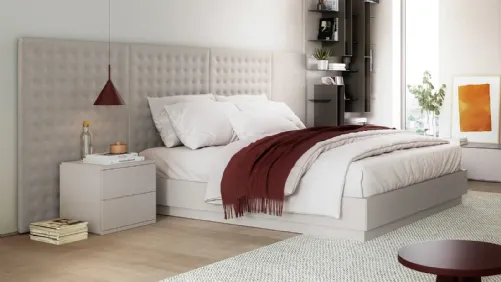 Letto con box contenitore e testiera boiserie realizzata con pannelli imbottiti System di Dielle Modus